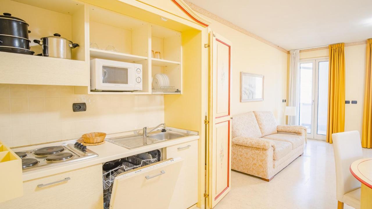 דסנזאנו דל גארדה Relais Du Lac Village - Italian Homing מראה חיצוני תמונה