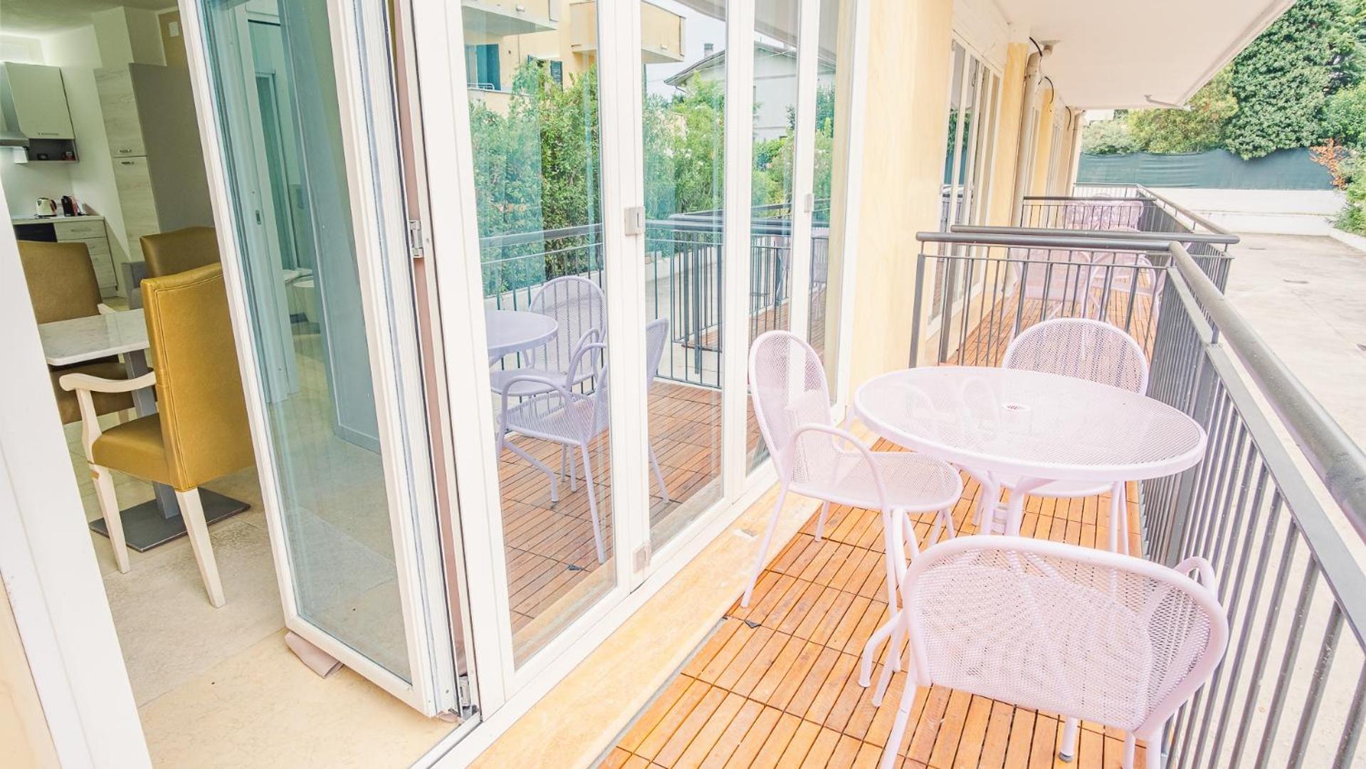דסנזאנו דל גארדה Relais Du Lac Village - Italian Homing מראה חיצוני תמונה
